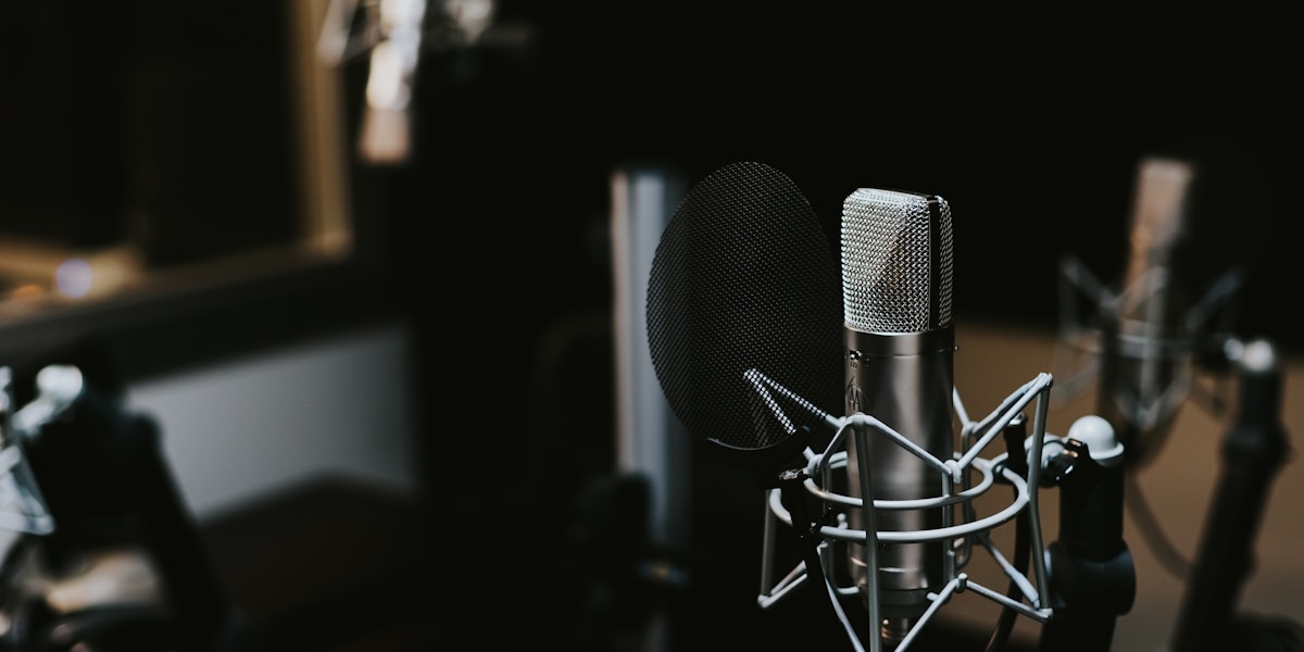 AI voice agents answering business calls